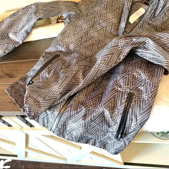 Iviva Lululemon hooded full zip jacket - Picture 3 of 6